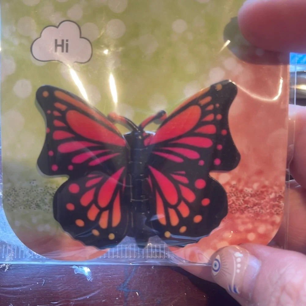 Butterfly pop socket